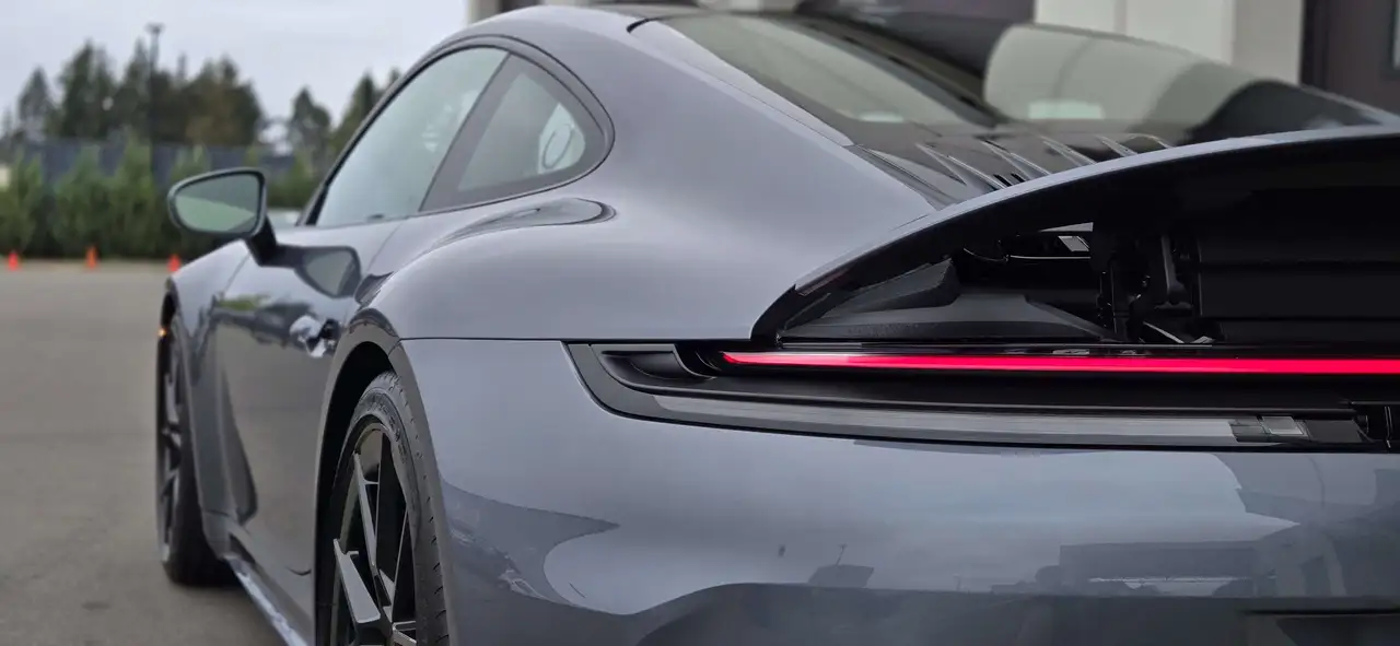 Porsche 911 - Image 10