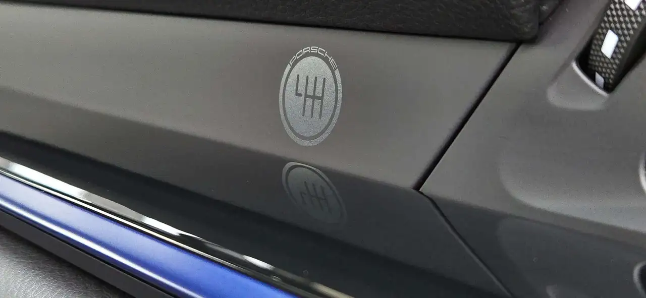Porsche 911 - Image 40