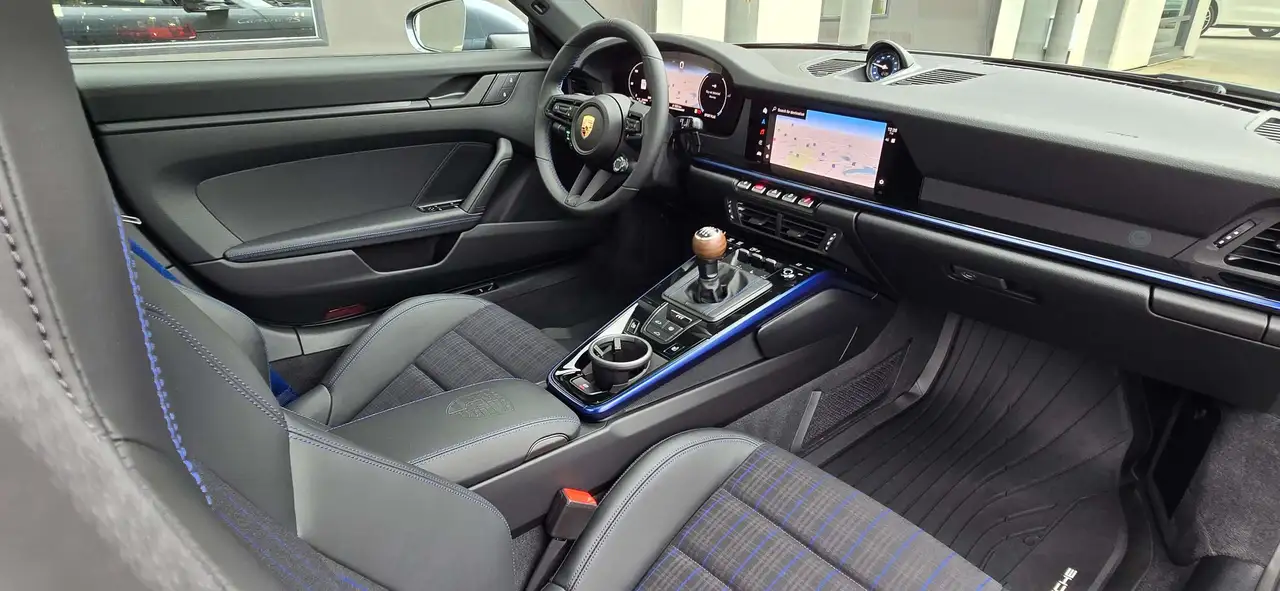 Porsche 911 - Image 41
