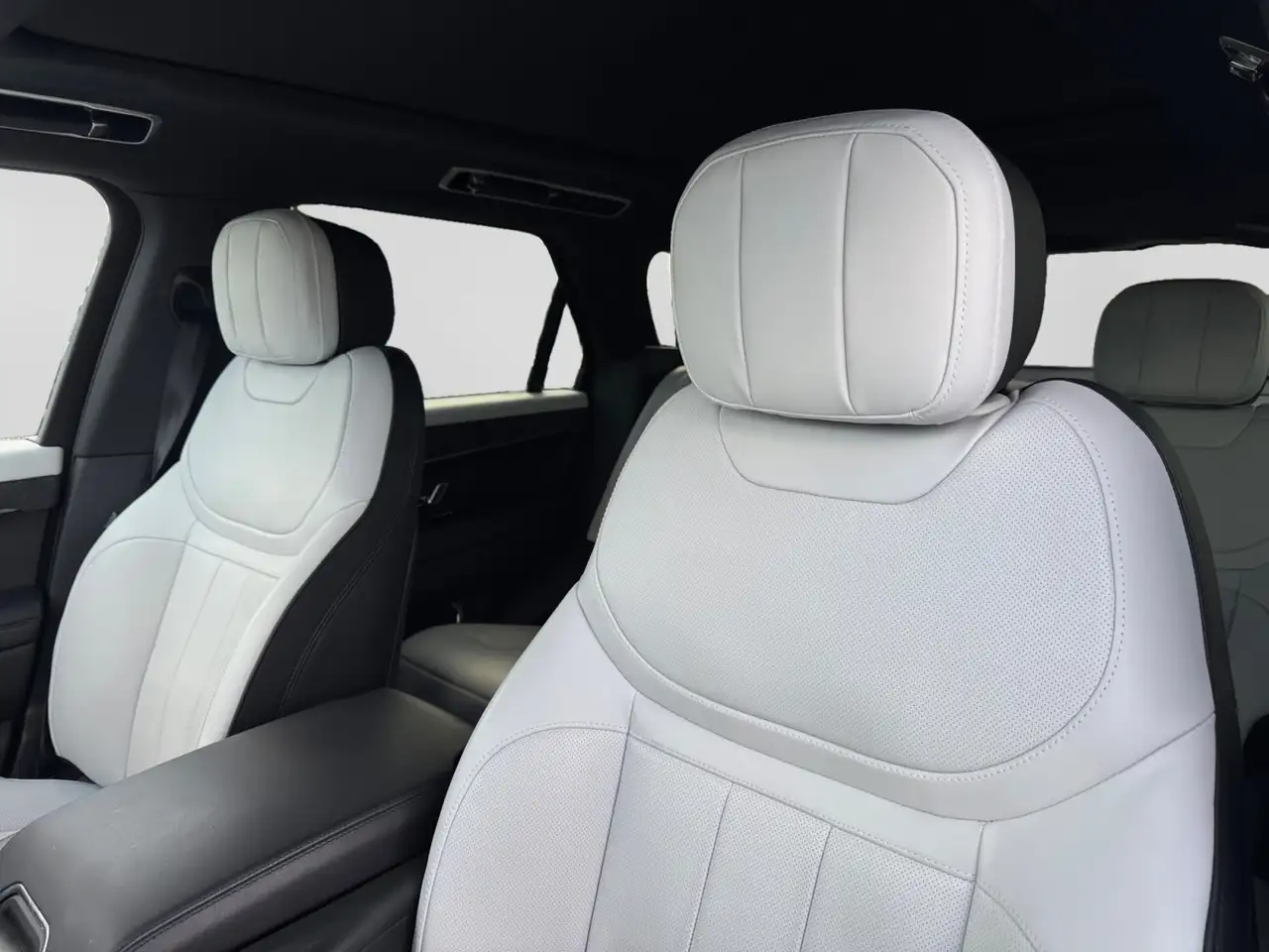 Land Rover Range Rover Sport - Image 10