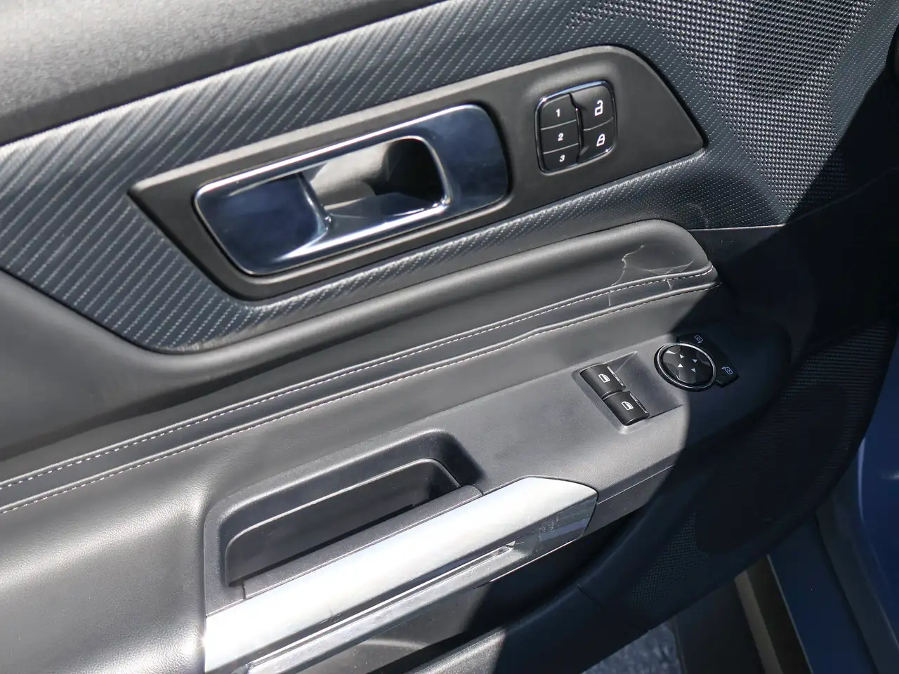 Ford Mustang - Image 21