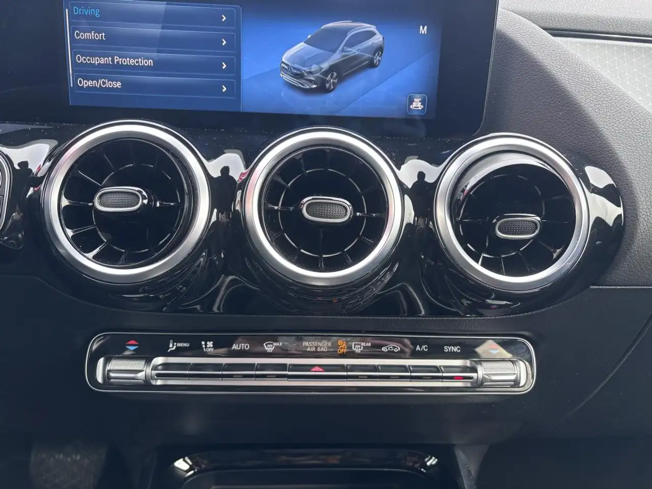 Mercedes-Benz GLA - Image 17