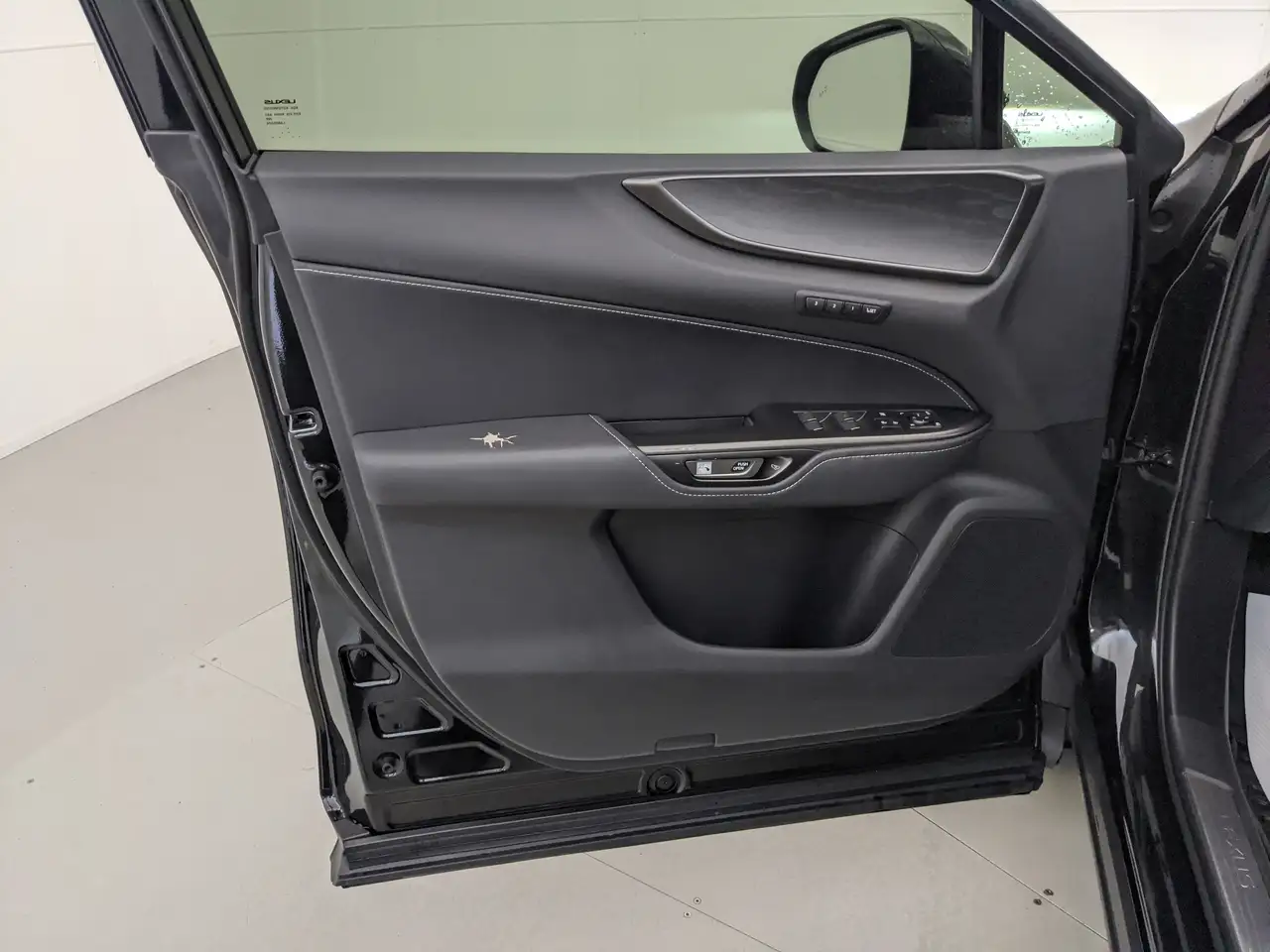 Lexus NX - Image 27