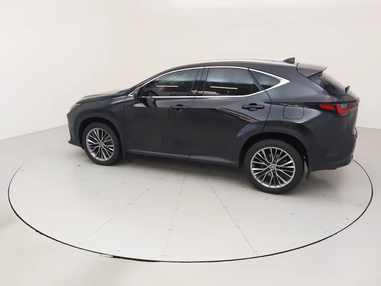 Lexus NX - Image 10