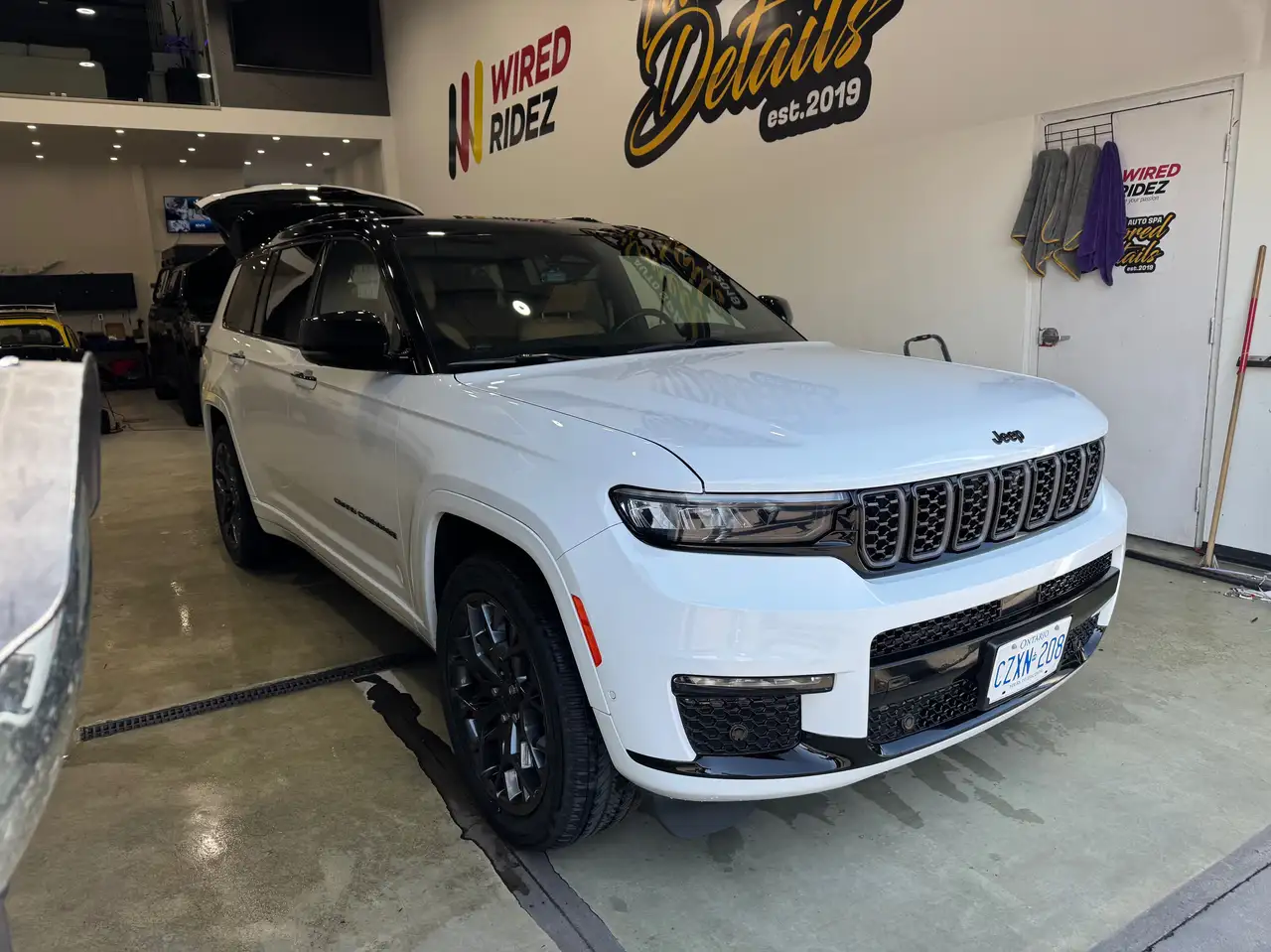 Jeep Grand Cherokee - Image 3
