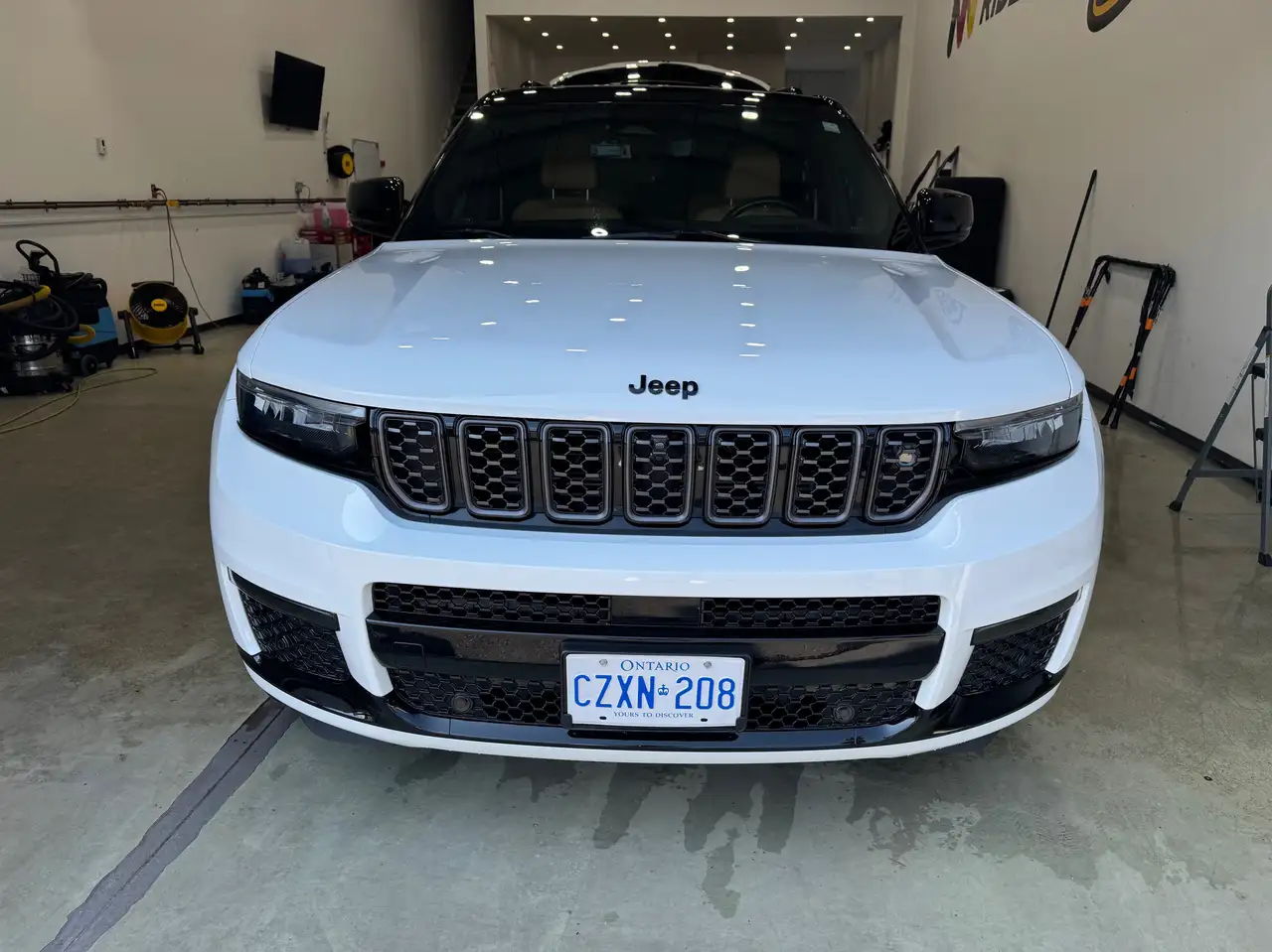 Jeep Grand Cherokee - Image 13