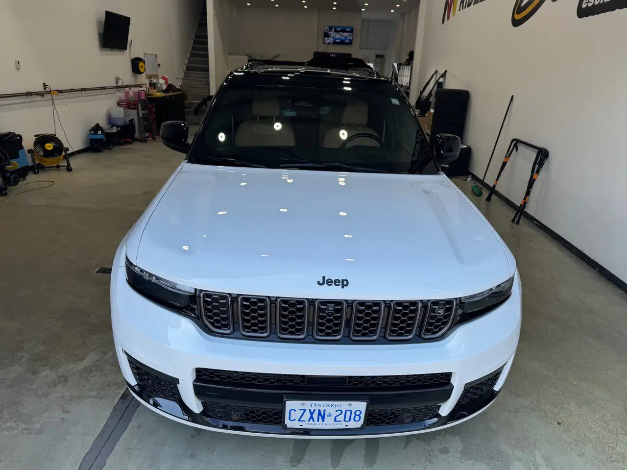 Jeep Grand Cherokee - Image 2
