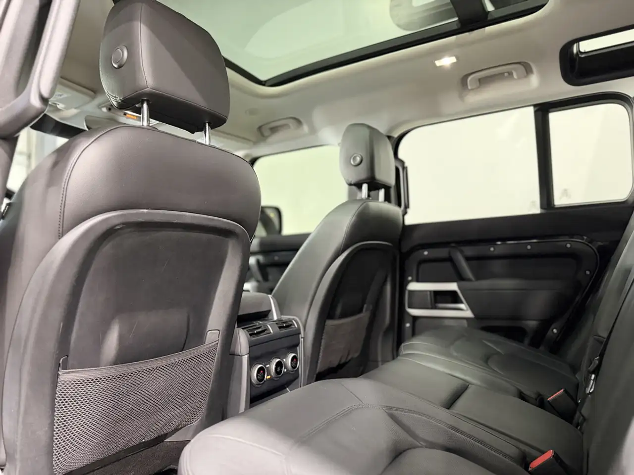 Land Rover Defender - Image 39