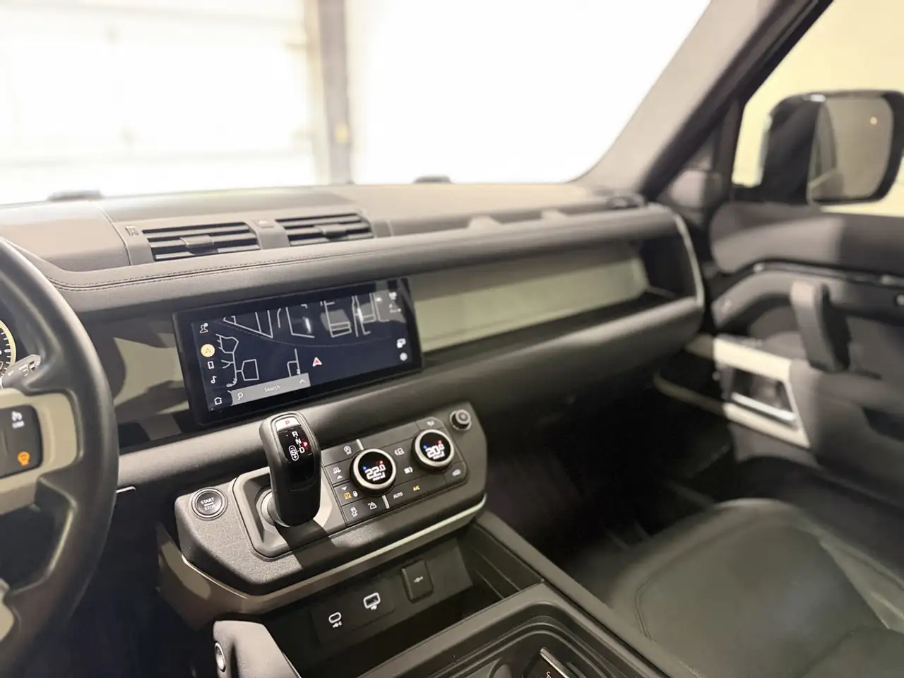 Land Rover Defender - Image 31