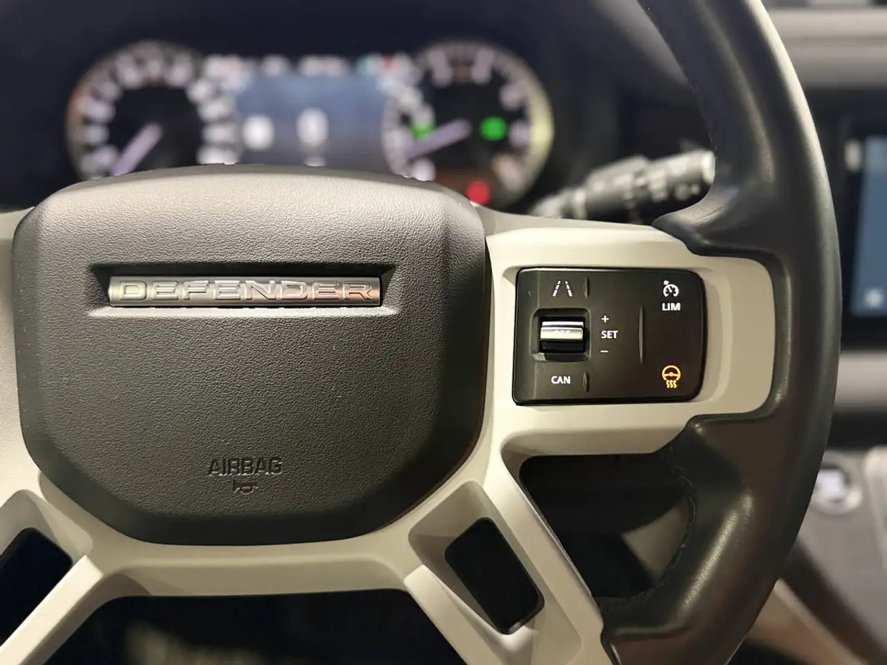 Land Rover Defender - Image 20