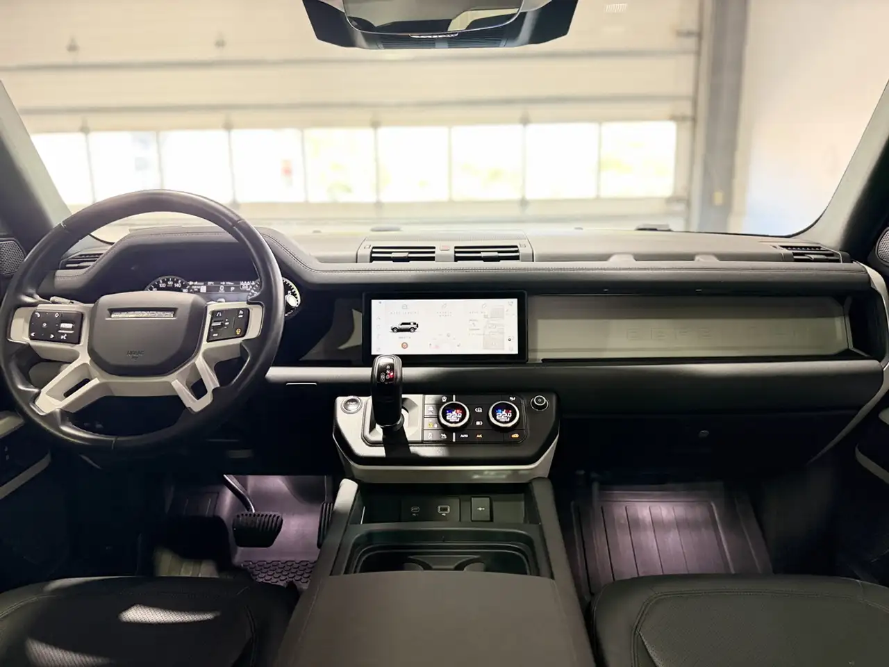 Land Rover Defender - Image 17