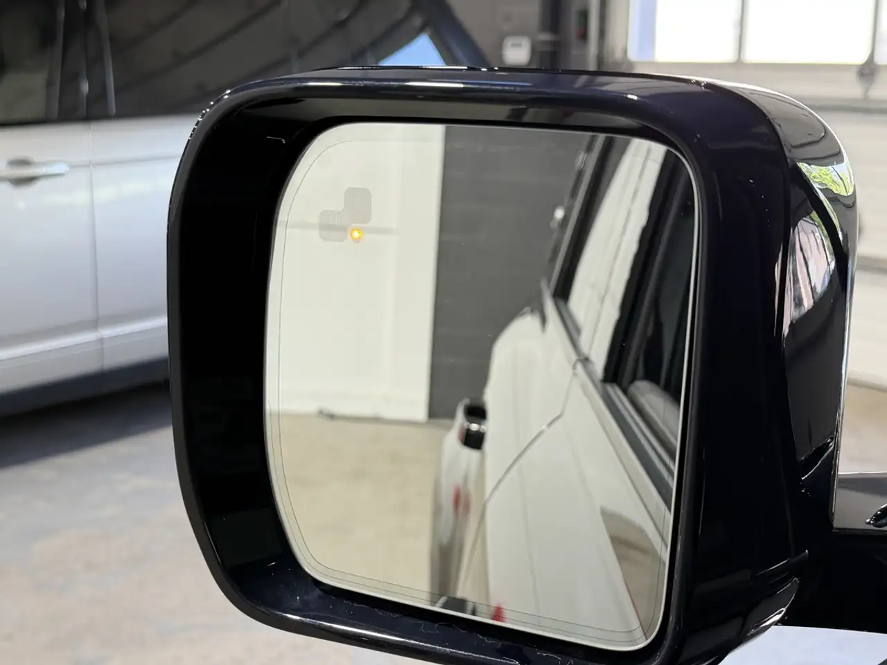 Land Rover Defender - Image 37