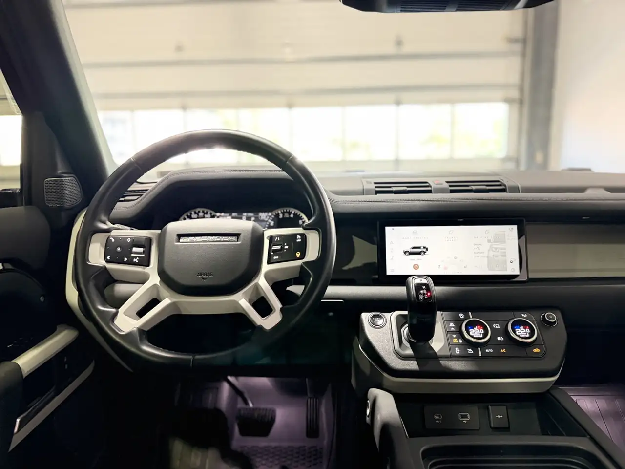 Land Rover Defender - Image 18