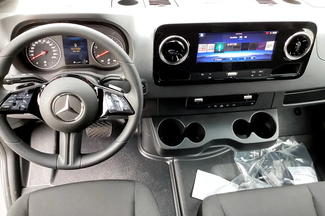 Mercedes-Benz Sprinter 2500 - Image 7