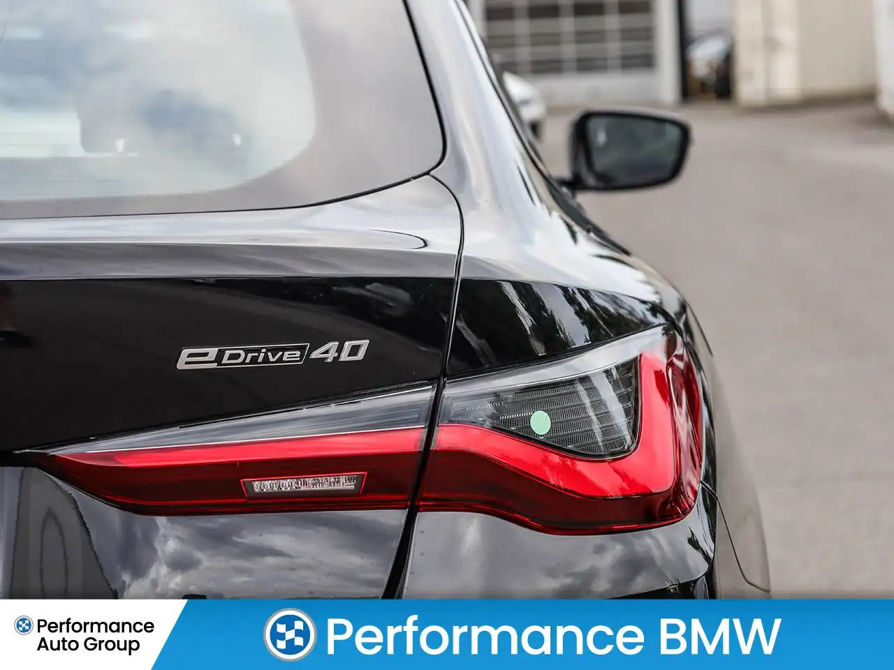 BMW i4 - Image 11