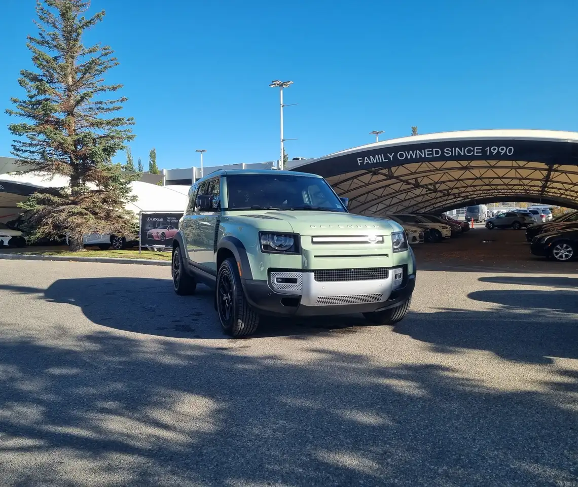 Land Rover Defender - Image 1