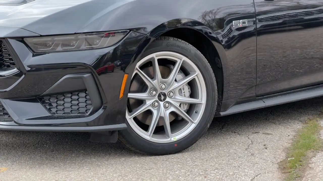 Ford Mustang - Image 3