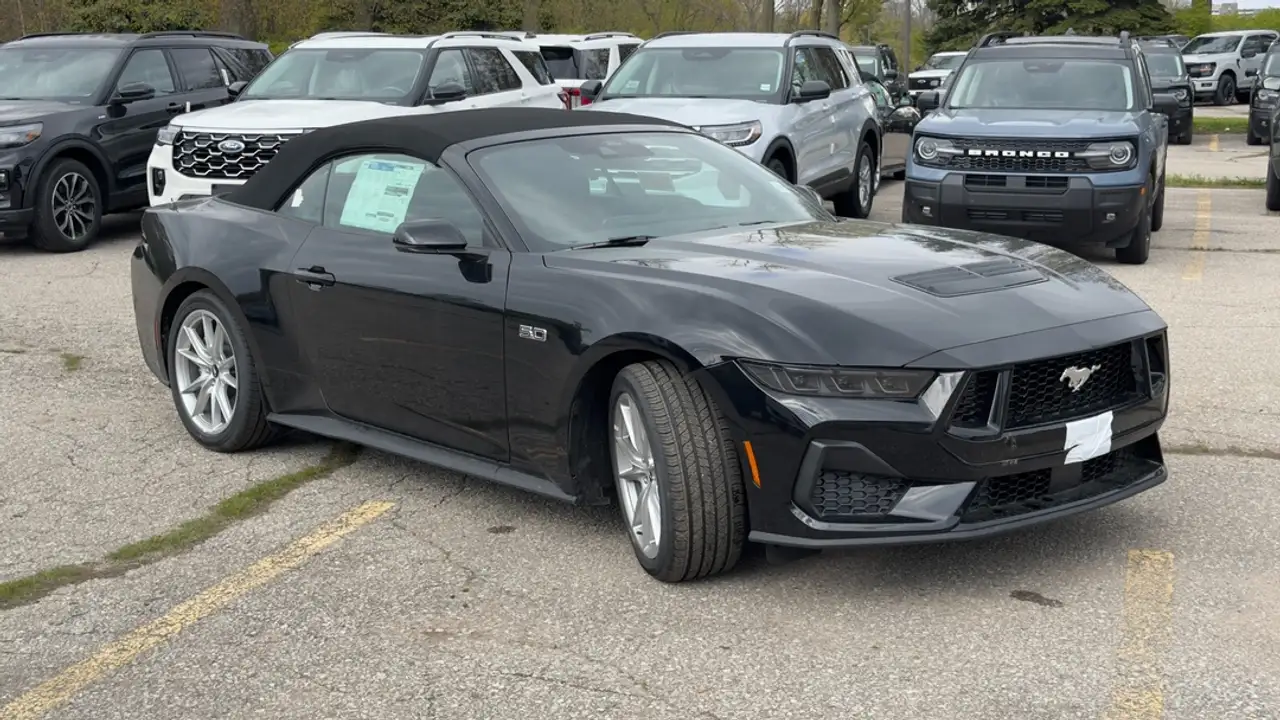Ford Mustang - Image 6