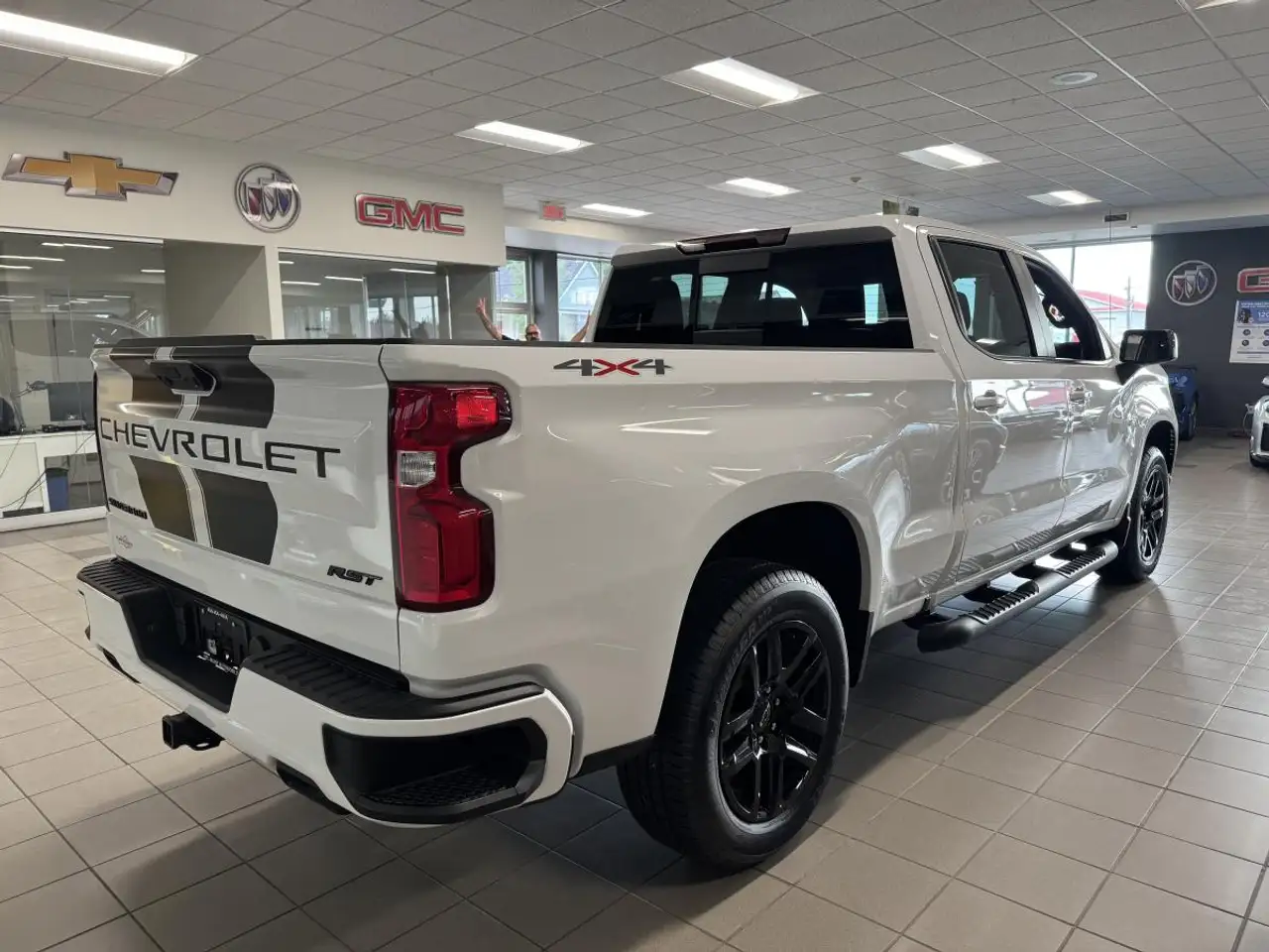 Chevrolet Silverado 1500 - Image 3