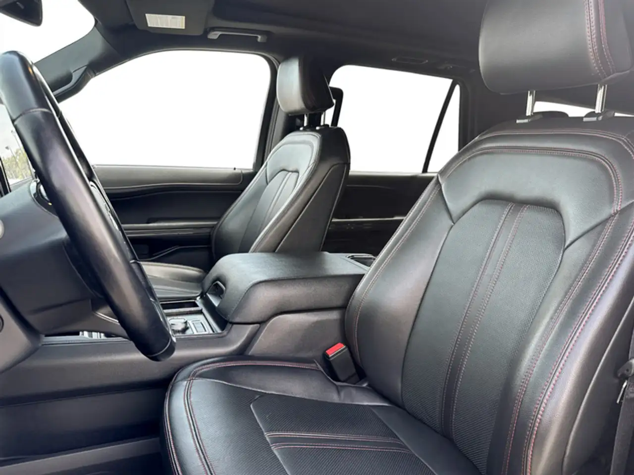 Ford Expedition - Image 12