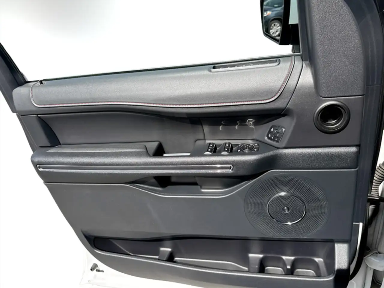 Ford Expedition - Image 34