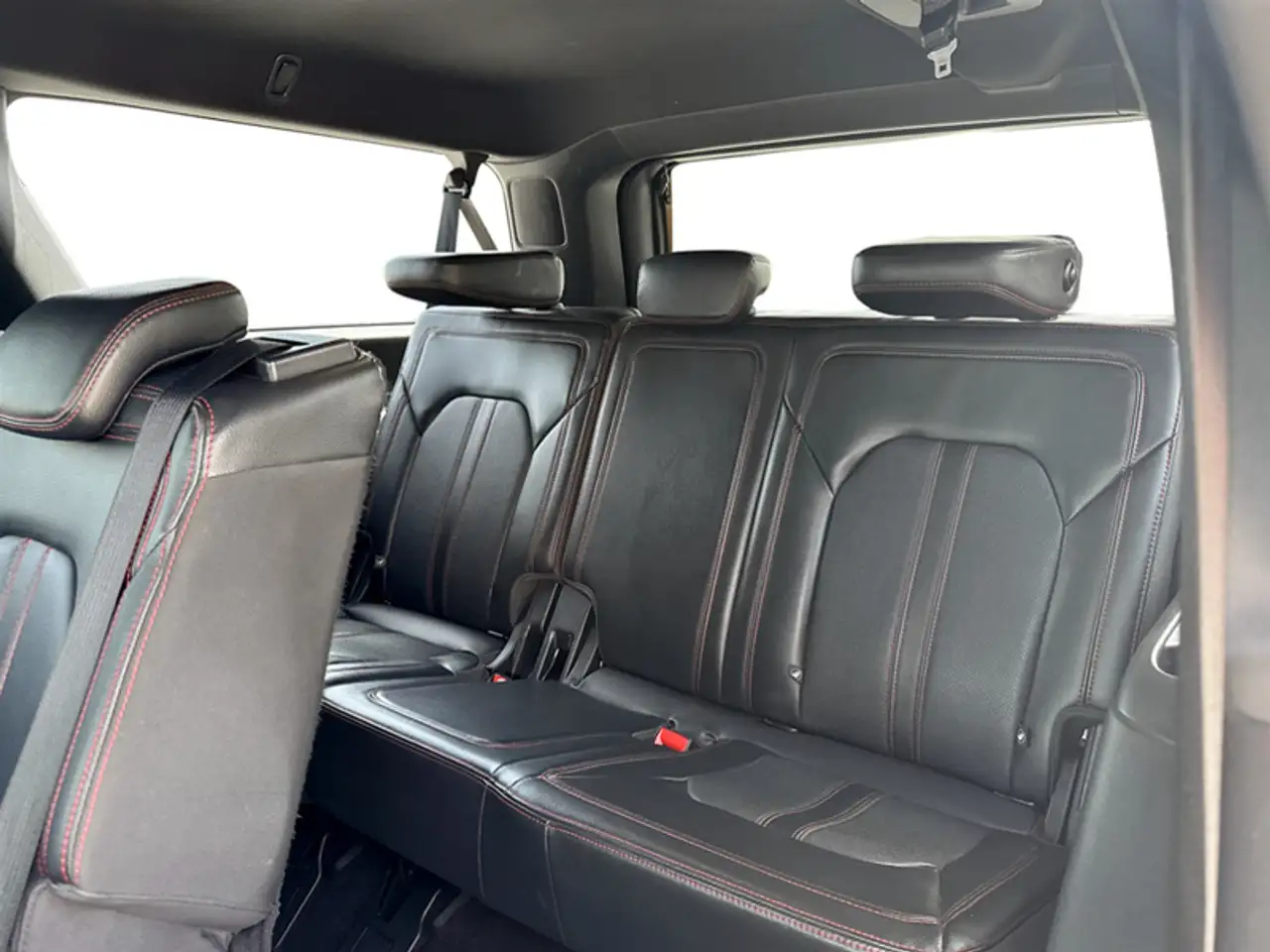 Ford Expedition - Image 35