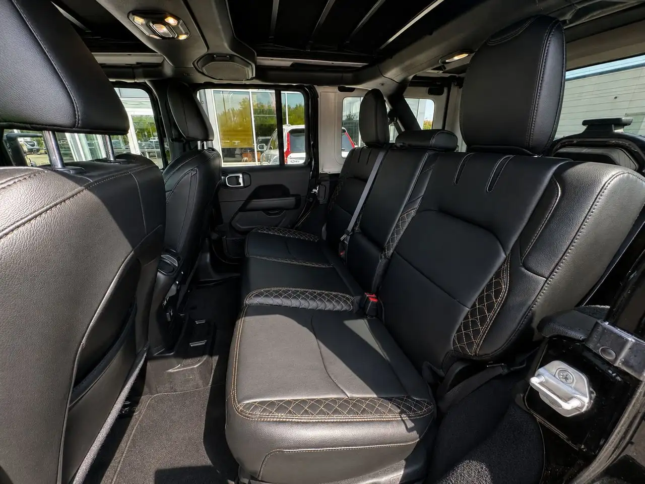 Jeep Wrangler - Image 11