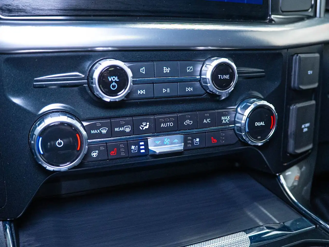 Ford F-150 - Image 20