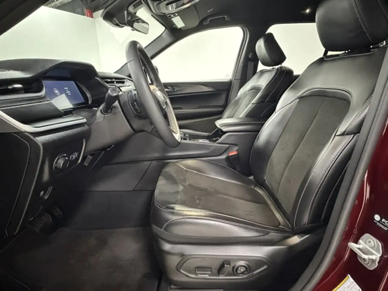 Jeep Grand Cherokee - Image 17