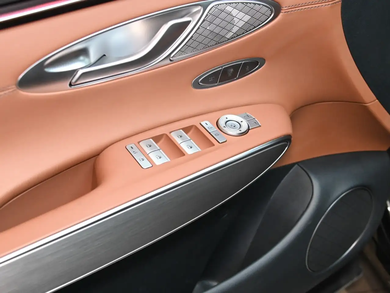 Genesis GV70 - Image 9
