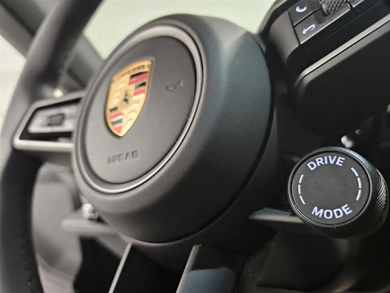 Porsche Taycan - Image 22