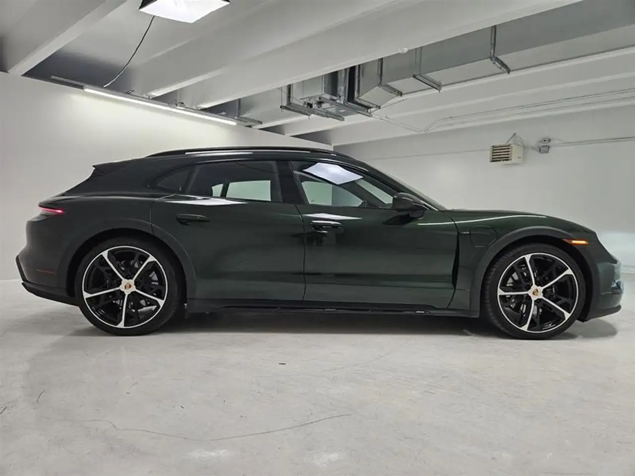 Porsche Taycan - Image 6