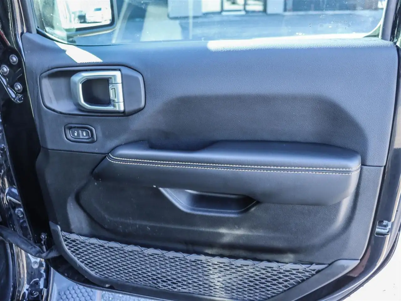 Jeep Wrangler - Image 32