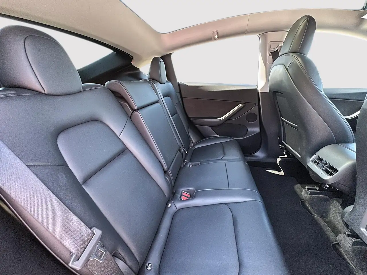 Tesla Model Y - Image 16