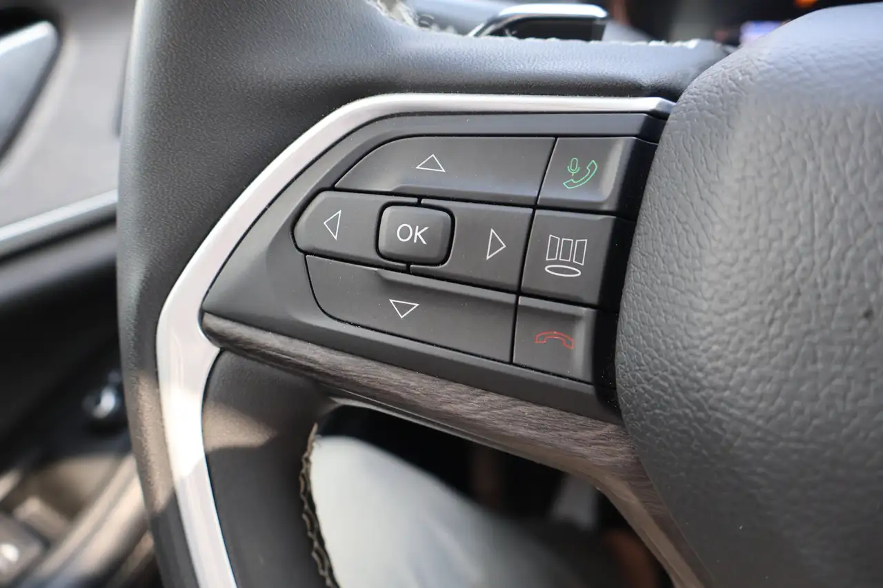 Jeep Grand Cherokee - Image 40
