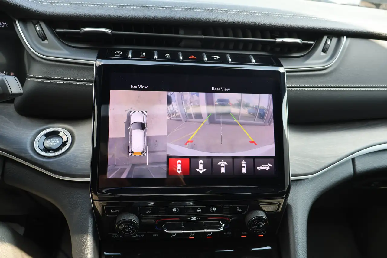 Jeep Grand Cherokee - Image 38