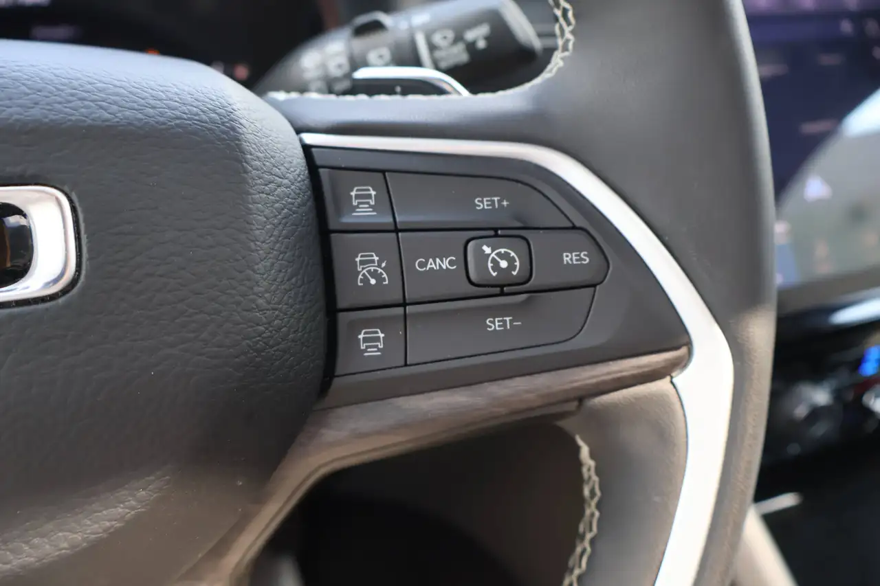 Jeep Grand Cherokee - Image 41
