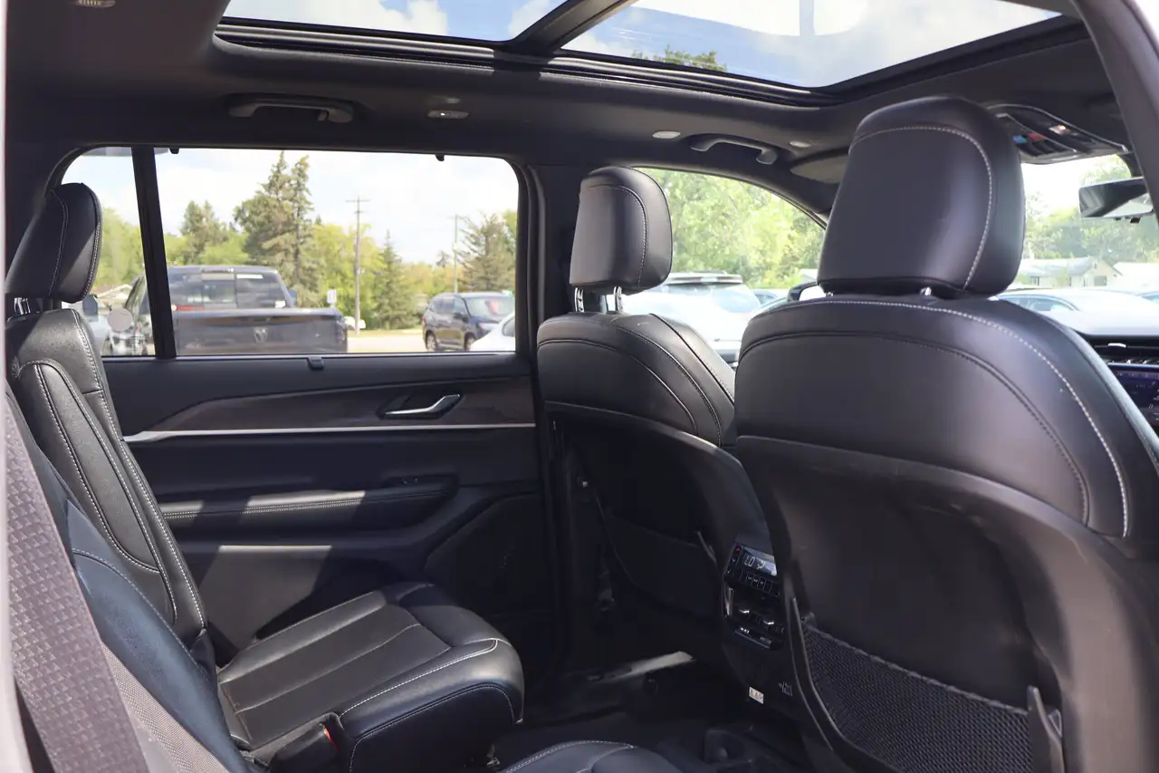 Jeep Grand Cherokee - Image 33