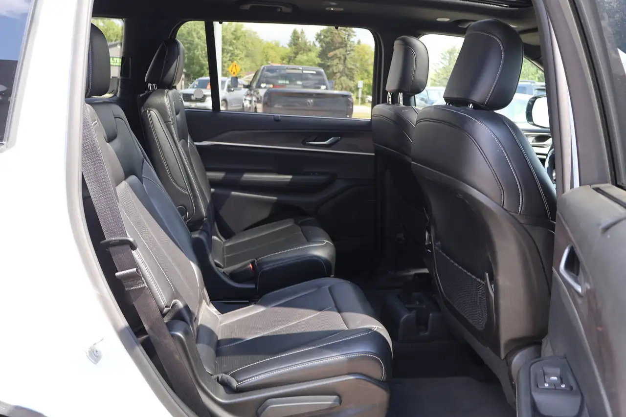 Jeep Grand Cherokee - Image 32