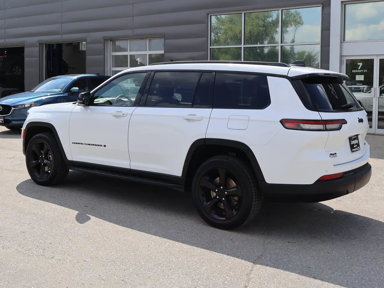 Jeep Grand Cherokee - Image 19
