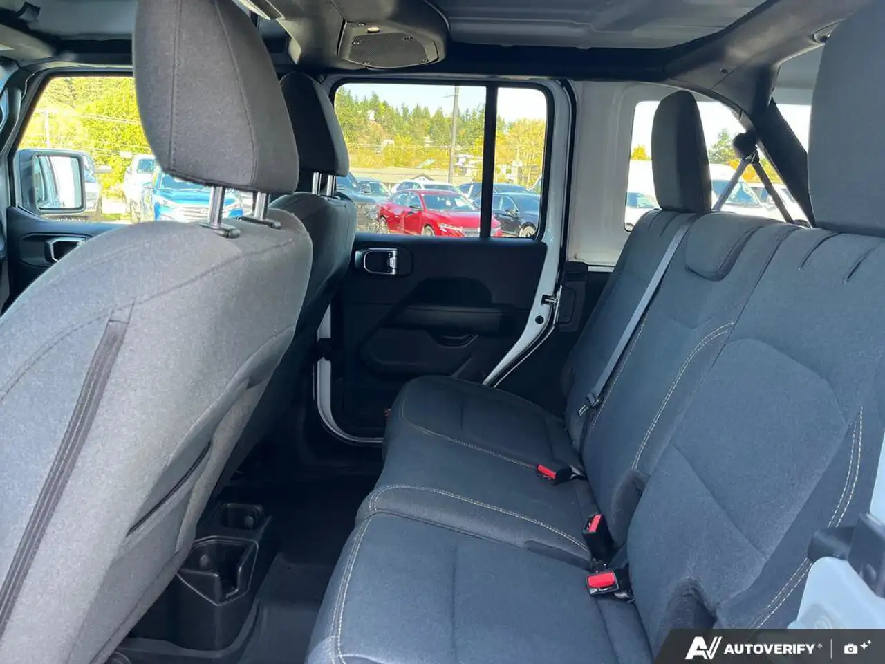 Jeep Wrangler - Image 23