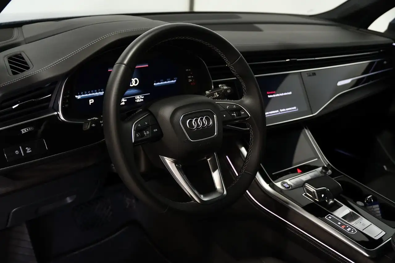 Audi Q7 - Image 12