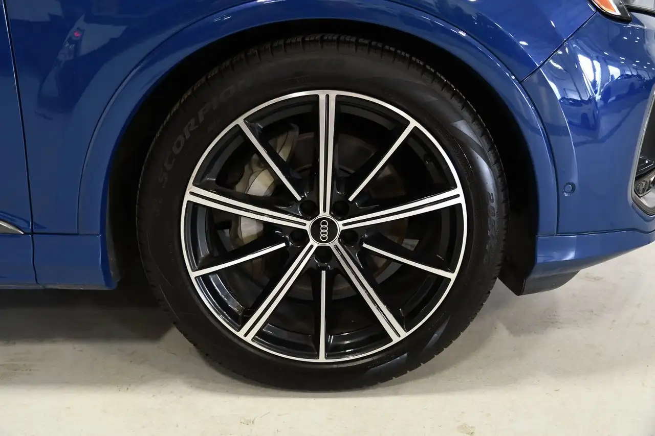 Audi Q7 - Image 7