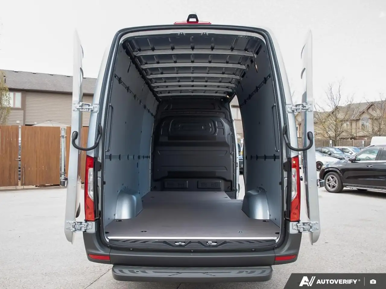 Mercedes-Benz Sprinter - Image 10