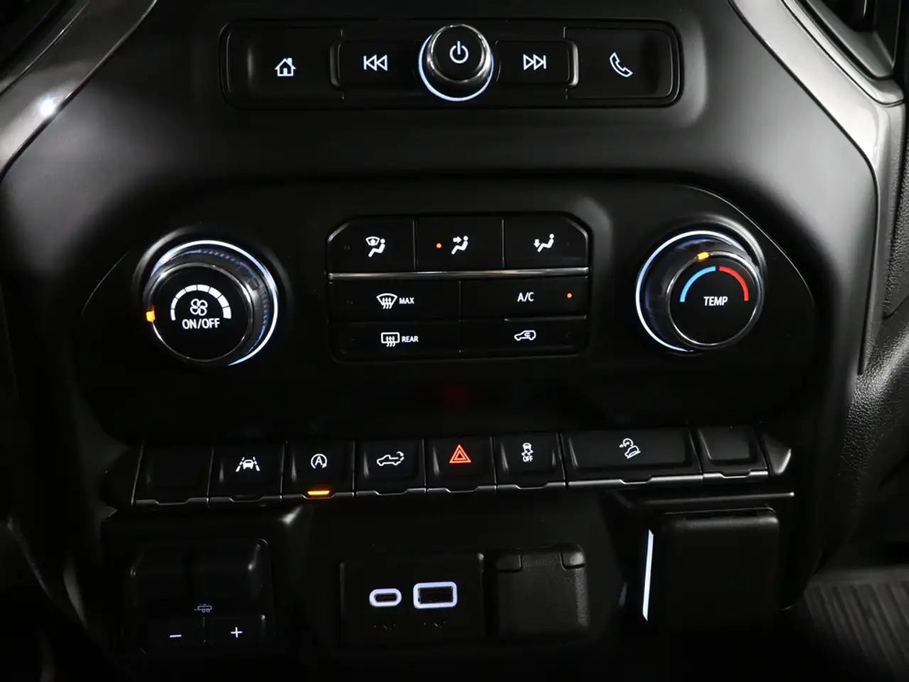Chevrolet Silverado 1500 - Image 19