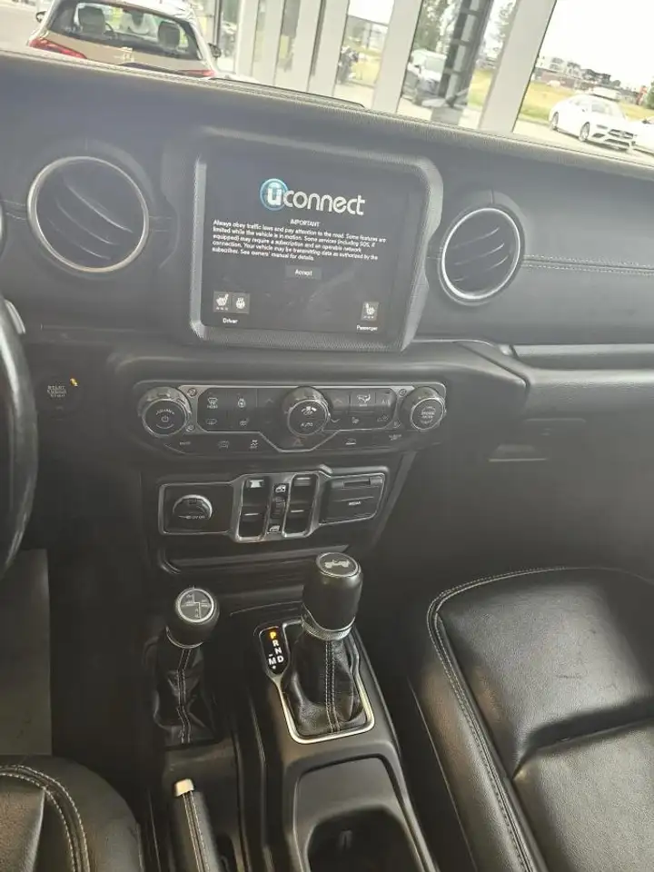 Jeep Wrangler - Image 11