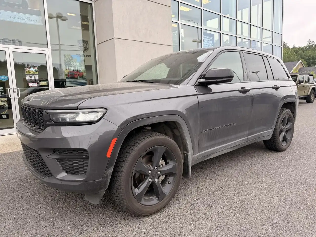 Jeep Grand Cherokee - Image 4