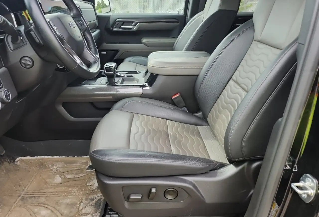Chevrolet Silverado 1500 - Image 3
