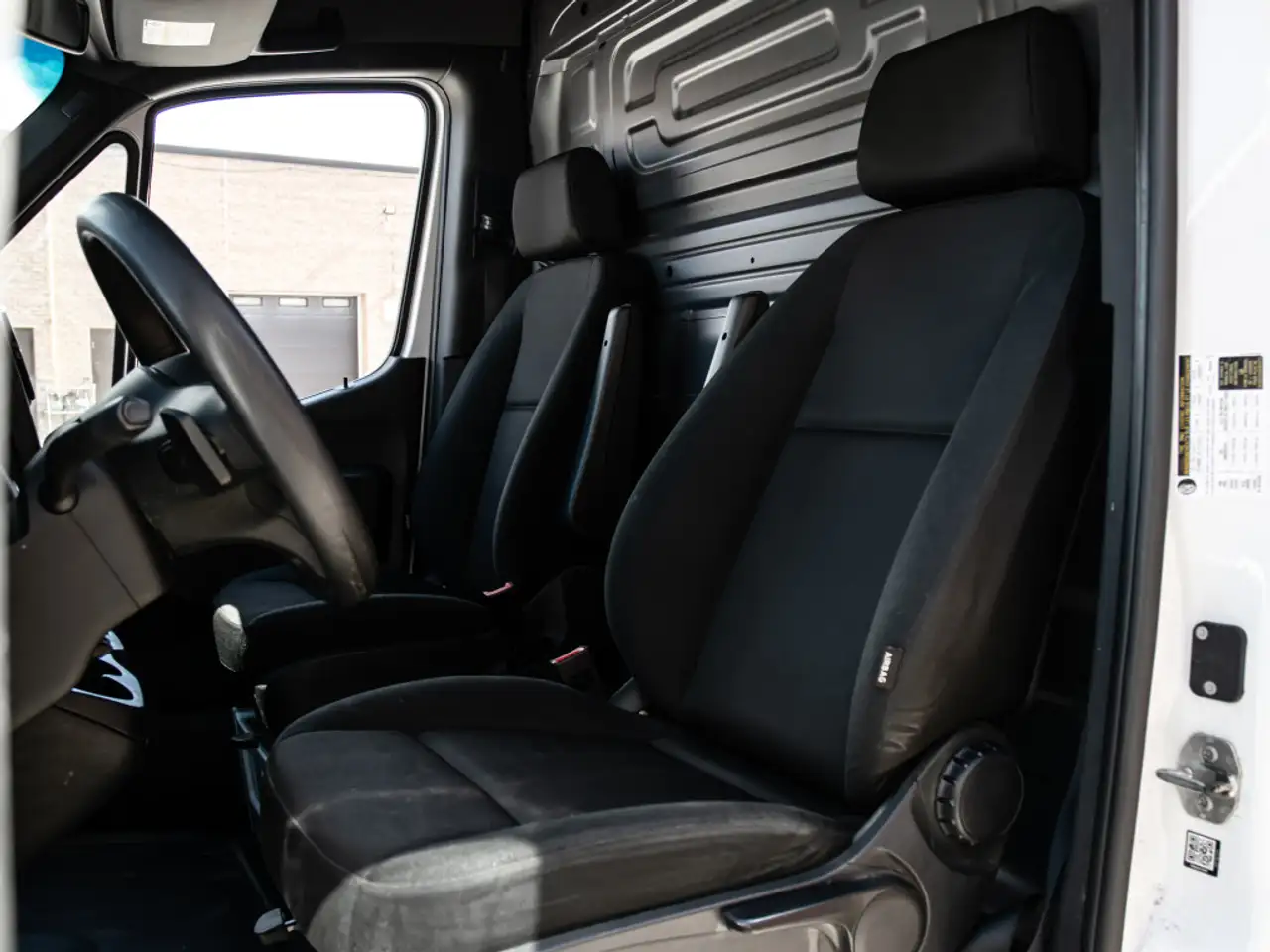 Mercedes-Benz Sprinter - Image 9