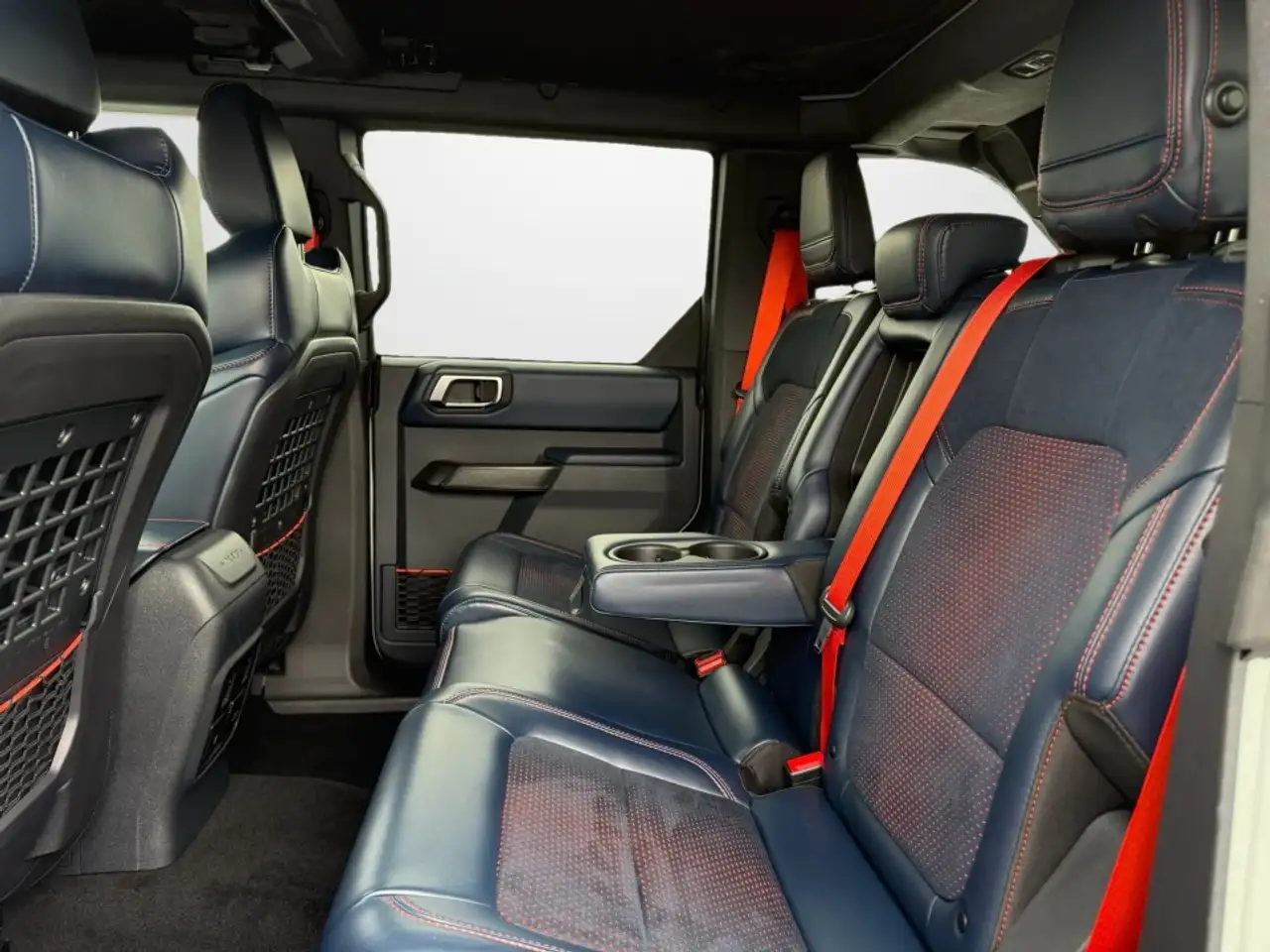 Ford Bronco - Image 20